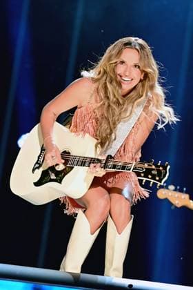 08 June 2023 - Nashville, Tennessee - Carly Pearce. 2023 CMA Music Fest Nightly Concert held at Nissan Stadium. Photo Credit: Dara-Michelle Farr AdMedia 293217 2023-06-08 Tennessee Nashville Etats-Unis  Copyright: xAdMediax STAR_293217_021