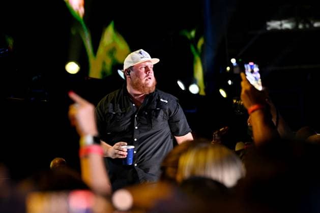 08 June 2023 - Nashville, Tennessee - Luke Combs. 2023 CMA Music Fest Nightly Concert held at Nissan Stadium. Photo Credit: Dara-Michelle Farr AdMedia 293217 2023-06-08 Tennessee Nashville Etats-Unis  Copyright: xAdMediax STAR_293217_039