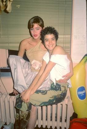 Janice Dickenson, right, with her sister, Debbie Dickenson, circa 1970s. Photo: Oscar Abolafia Everett Collection (JANICEDICKENSON1)OSAB001 J4169 PUBLICATIONXNOTxINxCANxCHNxFRAxITAxJPNxNORxPOLxRUSxESPxUKxUSA Copyright: xx OSAB001 J4169