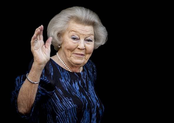 Niederlande, Verleihung der Zilveren Anjer in Amsterdam AMSTERDAM - Princess Beatrix arrives at the Royal Palace for the presentation of the Silver Carnations. This year the Silver Carnations were awarded to Trudy and Willem van Riemsdijk, Wesley Sekewael and Eef Arnolds. ANP KOEN VAN WEEL netherlands out - belgium out  Copyright: xx x471199708x originalFilename: 471199708.jpg