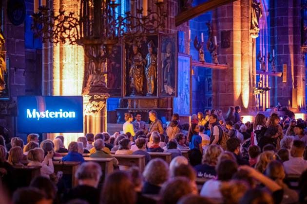 Musikgottesdienst Mysterion mit Electro-Chill-Music und Abendmahl am 08.06.2023 in der St. Lorenz Kirche beim Evangelischen Kirchentag in Nuernberg. Vom 7. bis 11. Juni werden etwa 100.000 Besucher in der mittelfraenkischen Stadt zum 38. Deutschen Evangelischen Kirchentag erwartet. Das groesste christliche Laientreffen in Deutschland findet in diesem Jahr unter der Losung Jetzt ist die Zeit statt. EDITORIAL USE ONLY