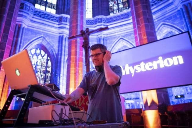 Musikgottesdienst Mysterion mit Electro-Chill-Music und Abendmahl am 08.06.2023 in der St. Lorenz Kirche beim Evangelischen Kirchentag in Nuernberg. Vom 7. bis 11. Juni werden etwa 100.000 Besucher in der mittelfraenkischen Stadt zum 38. Deutschen Evangelischen Kirchentag erwartet. Das groesste christliche Laientreffen in Deutschland findet in diesem Jahr unter der Losung Jetzt ist die Zeit statt. EDITORIAL USE ONLY