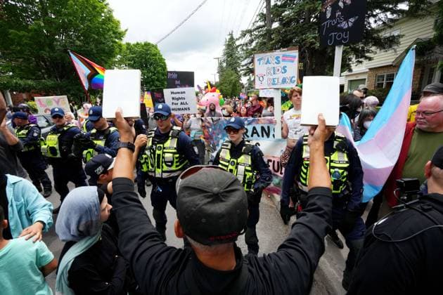 June 9, 2023, Ottawa, ON, CANADA: A protester against Pride holds bibles up towards counter protesters in Ottawa, Friday, June 9, 2023. Ottawa CANADA  - ZUMAc35_ 20230609_zaf_c35_090 Copyright: xSeanxKilpatrickx