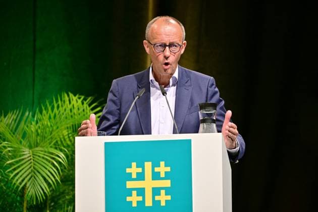 News Themen der Woche KW23 News Bilder des Tages Bibelarbeit mit CDU-Parteichef Friedrich Merz am 10.06.2023 in der Frankenhalle beim Evangelischen Kirchentag in Nuernberg. Vom 7. bis 11. Juni werden etwa 100.000 Besucher in der mittelfraenkischen Stadt zum 38. Deutschen Evangelischen Kirchentag erwartet. Das groesste christliche Laientreffen in Deutschland findet in diesem Jahr unter der Losung Jetzt ist die Zeit statt. (Siehe epd-Meldung vom 08.06.2023) EDITORIAL USE ONLY *** Bible study with CDU party leader Friedrich Merz on 10 06 2023 in the Frankenhalle at the Protestant Church Congress in Nuremberg From 7 to 11 June, about 100,000 visitors are expected in the central Franconian city for the 38th German Protestant Church Congress The largest Christian lay meeting in Germany is tak Copyright: epd-bild ThomasxLohnes TL1_7434