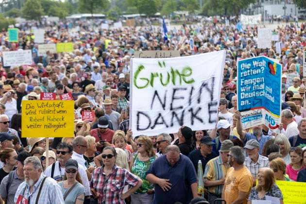 News Themen der Woche KW23 News Bilder des Tages Kundgebung Demonstration DEMO gegen Heizhammer Gesetz der Ampel-Regierung auf dem Volksfestplatz in Erding Datum: 10.06.2023 *** Demonstration DEMO against Heizhammer law of the traffic light government at the Volksfestplatz in Erding Date 10 06 2023