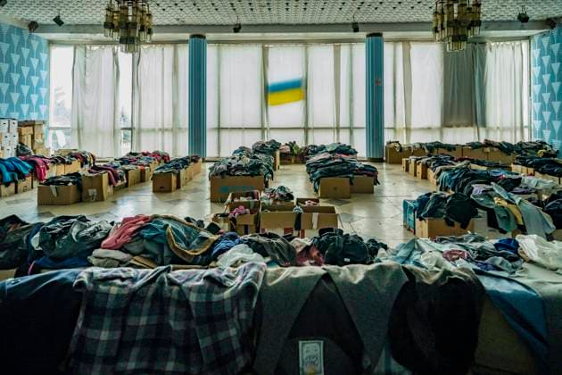 Bilder des Jahres 2023, News June 06 News Themen der Woche KW23 News Bilder des Tages June 10, 2023, Kherson, Kherson, Ukraine: Thousands of different clothes stacked in a humanitarian hub in Kherson province for the displaced people affected by the Dnipro river flood after the destruction of the Nova Kakhovka dam. Kherson Ukraine - ZUMAa131 20230610_zap_a131_005 Copyright: xCelestinoxArcexLavinx