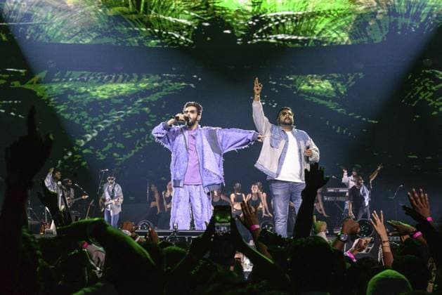 Entertainment Themen der Woche KW23 Entertainment Bilder des Tages Konzert mit Anirudh *** NUR FÜR REDAKTIONELLE ZWECKE *** EDITORIAL USE ONLY ***<p>Anirudh, ein Musikkomponist und Sänger aus Indien, füllt am 10. Juni 2023 mit seinem Gastspiel die Rudolf-Weber-Arena am Westfield-Center in Oberhausen; das Konzert mit fast ausnahmslos jungen Inderinnen und Indern ist ausverkauft und die Stimmung unfassbar famos. BILD: Anirudh (im Bild) begeisterte seine Fans mit einer lebendigen Show. Indien Oberhausen Copyright: FranzxNaskrent *** Concert with Anirudh FOR EDITORIAL PURPOSES ONLY EDITORIAL USE ONLY p Anirudh, a music composer and singer from India, fills the Rudolf Weber Arena at the Westfield Center in Oberhausen on June 10, 2023 with his guest performance the concert with almost without exception young Copyright: FranzxNaskrent doc7ql9upk7yee6p2r04s9 ,EDITORIAL USE ONLY