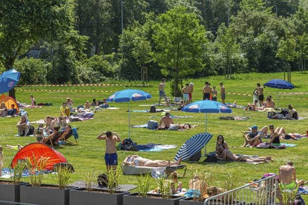 RECORD DATE NOT STATED Hitze-Reportage: wo kühlen sich die Leute ab? am Dinamare *** NUR FÜR REDAKTIONELLE ZWECKE *** EDITORIAL USE ONLY ***<p>10.06.2023 Hitze-Reportage: wo kühlen sich die Leute ab? am Dinamare Freibad in Dienslaken Deutschland NRW Dinslaken Copyright: RainerxHoheisel *** Heat Reportage where do people cool down at Dinamare FOR EDITORIAL PURPOSES ONLY EDITORIAL USE ONLY p 10 06 2023 Heat Reportage where do people cool down at Dinamare outdoor pool in Dienslaken Germany NRW Dinslaken Copyright RainerxHoheisel Copyright: RainerxHoheisel doc7qlk3863jv6izl9kacn ,EDITORIAL USE ONLY