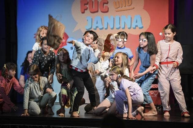 Entertainment Themen der Woche KW23 Entertainment Bilder des Tages Kettwiger Kindertheatertage *** NUR FÜR REDAKTIONELLE ZWECKE *** EDITORIAL USE ONLY ***<p>Mitmach-Show für Kinder mit TV-Moderatorenteam Fug &amp; Janina am Sonntag, 11. Juni 2023 im alten Bahnhof in Essen-Kettwig. Deutschland NRW Essen Copyright: SocratesxTassos *** Kettwiger Childrens Theater Days FOR EDITORIAL PURPOSES ONLY EDITORIAL USE ONLY p participatory show for children with TV presenter team Fug amp Janina on Sunday, June 11, 2023 at the old train station in Essen Kettwig Germany NRW Essen Copyright SocratesxTassos Copyright: SocratesxTassos doc7qln6p6y0c5vvzyjk3e ,EDITORIAL USE ONLY