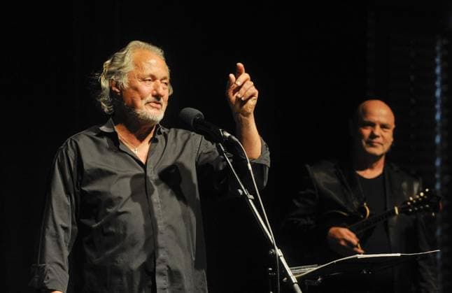 Klinikultur, Konrad Beikircher singt Celentano in Duisburg Buchholz *** NUR FÜR REDAKTIONELLE ZWECKE *** EDITORIAL USE ONLY ***am Freitag, den 13.06.14 singt Konrad Beikircher in der Berufsgenossenschaftlichen Unfallklinik in Duisburg Buchholz im Rahmen der Klinikkultur Lieder von Celentano. Foto: Tanja Pickartz WAZ FotoPool am Freitag, den 13.06.14 singt Konrad Beikircher in der Berufsgenossenschaftlichen Unfallklinik in Duisburg Buchholz im Rahmen der Klinikkultur Lieder von Celentano. D NRW Duisburg Copyright: TanjaxPickartz *** Clinic culture, Konrad Beikircher sings Celentano in Duisburg Buchholz *** ONLY FOR EDITORIAL PURPOSE *** EDITORIAL USE ONLY at Friday, the 13 06 14 sings Konrad Beikircher in the Trade association re Copyright: TanjaxPickartz docnrwhugopicture67797354 EDITORIAL USE ONLY