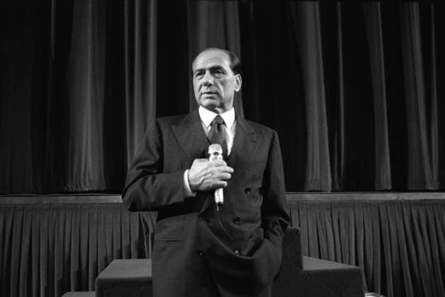 The first official release in the electoral campaign for the political elections, by Silvio Berlusconi Silvio Berlusconi, leader of Forza Italia, died today at the age of 86. 02 03 1994 Milano, teatro Manzoni. La prima uscita ufficiale in campagna elettorale per le elezioni politiche, di Silvio Berlusconi. L ingresso in politica di Berlusconi, noto anche come discesa in campo , avvenne il 26 gennaio 1994 e fu reso noto attraverso un messaggio televisivo. The first official release in the electoral campaign for the political elections, by Silvio Berlusconi. Berlusconi s entry into politics, also known as descent into the field , took place on 26 January 1994 and was announced through a television message busta 10267, Credit:Mimmo Chianur  Copyright: xMimmoxChianurax xAvalonx 0782918612