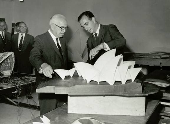 Jun 1, 1953 - Sydney, Australia - Arup s project director of the Sydney Opera House, Jack Zunz, with a model of the building some time in the early 1960s. Sydney Australia - ZUMAk09_ 19530601_tra_k09_979 Copyright: xKeystonexPressxAgencyx