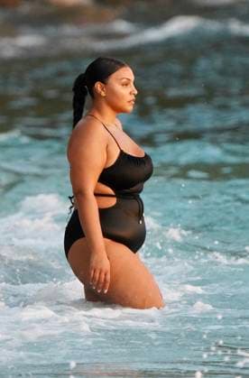 Paloma Elsesser-St Barths Paloma Elsesser during a photo shoot on the beach in St-Barths,French West Indies on January 9, 2021.Photo by ABACAPRESS.COM Saint-Barthelemy France  Copyright: xABACAx 752432_006 ABACAx 752432_006