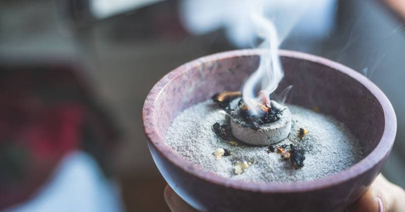 IMAGO Creative, Lifestyle, Esoterik gefährlicher Glaube RECORD DATE NOT STATED Christmas and New YearÃ¢ÂÄÂ™s Ritual: Traditional esoteric incense, smoke , 35075850.jpg, Incense, Esoterism, Sylvester, Christmas, herb, coal, smoke, balance, spirituality, meditation, cleaning, Ayurveda, aromatherapy, meditate, wellness, flavor, sage, house, feng shui, tradition, plate, fog, handmade, hand, spiritual, dried, olibanum, frankincense, homemade, rustic, therapy, ritual, shaman, clean, sensual, sensuality, magic, Indian, India, ceremony, ceremonial, ambience, indoor