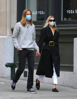 Elsa Hosk And Boyfriend Grocery Shopping - NYC Swedish and Victoria s Secret model Elsa Hosk and her boyfriend Tom Daly wear face masks during the Coronavirus pandemic as shopping at Trader Joe s grocery store in Soho, New York City, NY, USA on May 20, 2020. Photo by Dylan Travis ABACAPRESS New York City NY United States  Copyright: xDylanxTravis ABACAx 731219_003 DylanxTravis ABACAx 731219_003