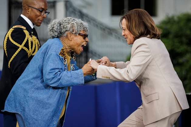 DC: President Biden Hosts a Juneteenth Concert on the South Lawn Vice President Kamala Harris recognizes Opal Lee, also known as the Grandmother of Juneteenth, during a Juneteenth concert on the South Lawn of the White House on June 13, 2023 in Washington, D.C. Juneteenth celebrates the emancipation of enslaved African Americans on June 19th and was declared a federal holiday in 2021 by President Joe Biden. (Photo by Samuel Corum Pool ABACAPRESS.COM) Washington The White House DC United States  Copyright: xPool ABACAx 856900_020 Pool ABACAx 856900_020