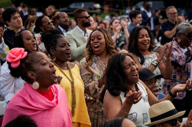 DC: President Biden Hosts a Juneteenth Concert on the South Lawn Attendees react to a performance from Broadway Inspirational Voices during a Juneteenth concert on the South Lawn of the White House on June 13, 2023 in Washington, D.C. Juneteenth celebrates the emancipation of enslaved African Americans on June 19th and was declared a federal holiday in 2021 by President Joe Biden. (Photo by Samuel Corum Pool ABACAPRESS.COM) Washington The White House DC United States  Copyright: xPool ABACAx 856900_034 Pool ABACAx 856900_034