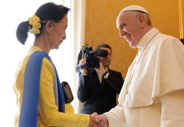Aung San Suu Kyi Detained By Military File photo - Pope Francis meets with Aung San Suu Kyi, State Counsellor and Union Minister for Foreign Affairs of the Republic of the Union of Myanmar (formerly Burma) during a private audience at the Vatican on May 4, 2017. Suu Kyi is in Rome to participate in a conference organized by the Italian parliament on gender equality and sustainable development. Myanmar s powerful military has taken control of the country in a coup and declared a state of emergency, following the detention of Aung San Suu Kyi and other senior government leaders in early morning raids Monday. Photo by Eric Vandeville ABACAPRESS.COM Vatican City Vatican (or Holy See)  Copyright: xVandevillexEric ABACAx 754668_007 VandevillexEric ABACAx 754668_007