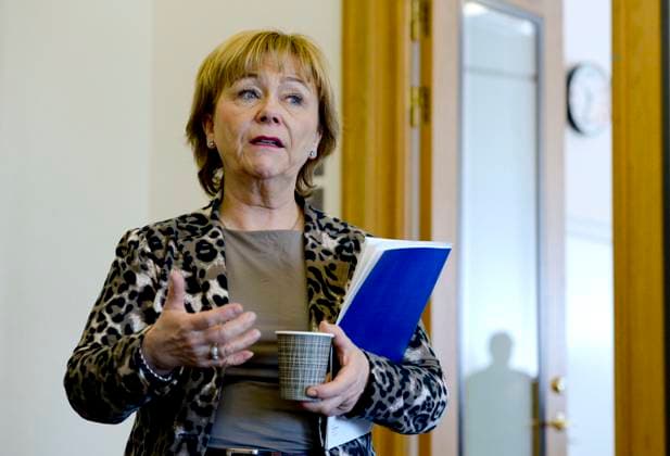 STOCKHOLM 20140401 Rikspolischef Bengt Svenson redovisar sammanställningen av arets resultat av mobiliseringen mot grov organiserad brottslighet, för justitieminister Beatrice Ask (M). Foto Janerik Henriksson TT kod 10010 Stockholm Sverige x10010x *** STOCKHOLM 20140401 National Police Commissioner Bengt Svenson presents the summary of this years results of the mobilization against serious organized crime to Minister of Justice Beatrice Ask M Photo Janerik Henriksson TT code 10010 Stockholm Sweden x10010x.  Copyright: xJANERIKxHENRIKSSONx xTTx MOBILISERING MOT GROVA BROTT