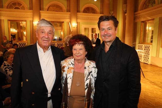 Verleihung Berufstitel Kammerschauspieler Wien, Josefstadt, 14. 06. 2023 Michael DANGL mit Eltern