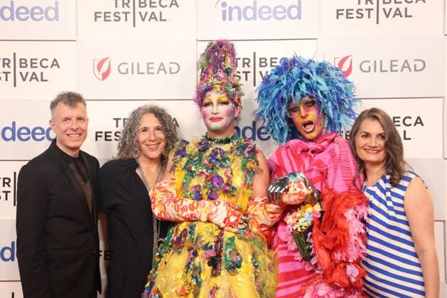 RECORD DATE NOT STATED TriBeCa Film Festival (NEW) Tribeca Film Festival: Taylor Mac™24-Decade History of Popular Music. June 14, 2023, New York, USA: Taylor Mac, Rob Epstein, Jeffrey Friedman, Matt Ray, Machine Bazzle, Joel Stillerman, Linda Brumbach. ,New York s hottest club is Taylor Mac s 24-Decade History of Popular Music. This club has everything: countercultural history, off-the-wall interpretations of America s most recognizable tunes, ping pong warfare, giant inflatable penises making love and war to David Bowie s Heroes, shameless gay melodrama, and of course, MacArthur Fellowship winner Taylor Mac. Credit: Jose Francisco Thenews2 (Foto: Jose Francisco Thenews2 imago images) TriBeCa Film Festival Copyright: xJosexFranciscox