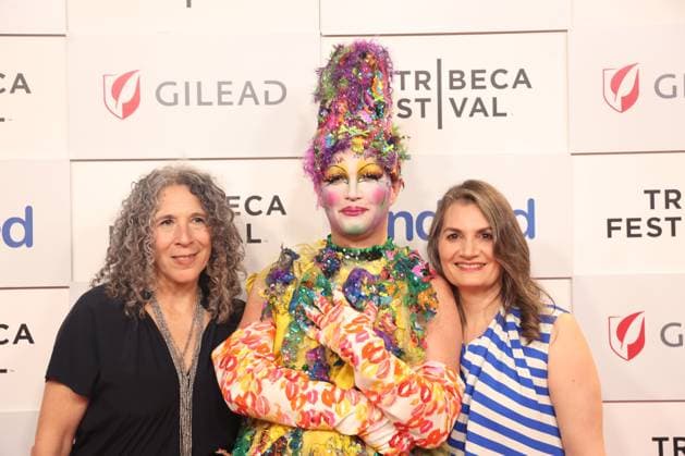 RECORD DATE NOT STATED TriBeCa Film Festival (NEW) Tribeca Film Festival: Taylor Mac™24-Decade History of Popular Music. June 14, 2023, New York, USA: Taylor Mac, Rob Epstein, Jeffrey Friedman, Matt Ray, Machine Bazzle, Joel Stillerman, Linda Brumbach. ,New York s hottest club is Taylor Mac s 24-Decade History of Popular Music. This club has everything: countercultural history, off-the-wall interpretations of America s most recognizable tunes, ping pong warfare, giant inflatable penises making love and war to David Bowie s Heroes, shameless gay melodrama, and of course, MacArthur Fellowship winner Taylor Mac. Credit: Jose Francisco Thenews2 (Foto: Jose Francisco Thenews2 imago images) TriBeCa Film Festival Copyright: xJosexFranciscox