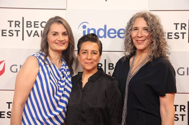 RECORD DATE NOT STATED TriBeCa Film Festival (NEW) Tribeca Film Festival: Taylor Mac™24-Decade History of Popular Music. June 14, 2023, New York, USA: Taylor Mac, Rob Epstein, Jeffrey Friedman, Matt Ray, Machine Bazzle, Joel Stillerman, Linda Brumbach. ,New York s hottest club is Taylor Mac s 24-Decade History of Popular Music. This club has everything: countercultural history, off-the-wall interpretations of America s most recognizable tunes, ping pong warfare, giant inflatable penises making love and war to David Bowie s Heroes, shameless gay melodrama, and of course, MacArthur Fellowship winner Taylor Mac. Credit: Jose Francisco Thenews2 (Foto: Jose Francisco Thenews2 imago images) TriBeCa Film Festival Copyright: xJosexFranciscox