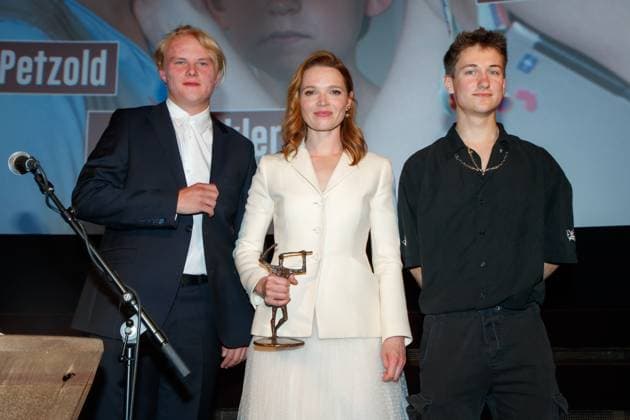 Award - Ernst-Lubitsch-Preis 2023 Anton Petzold, Karoline Herfurth und Juri Winkler beim Ernst-Lubitsch-Preis 2023 in der Astor Film Lounge am 14.06.2023 in Berlin. Copyright: xEventpressxKochanx