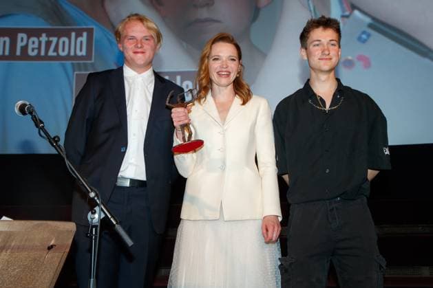 Award - Ernst-Lubitsch-Preis 2023 Anton Petzold, Karoline Herfurth und Juri Winkler beim Ernst-Lubitsch-Preis 2023 in der Astor Film Lounge am 14.06.2023 in Berlin. Copyright: xEventpressxKochanx