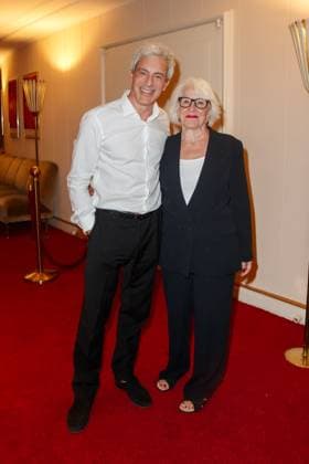 Award - Ernst-Lubitsch-Preis 2023 Karoline Herfurth mit Ehemann Christopher Doll, Gedeon Burkhardt mit Mutter Elisabeth von Molo beim Ernst-Lubitsch-Preis 2023 in der Astor Film Lounge am 14.06.2023 in Berlin. Copyright: xEventpressxKochanx