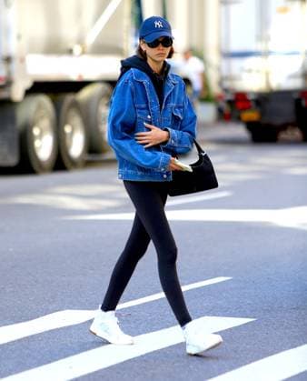 Kaia Gerber Dons Cool Yankees Cap - NYC Kaia Gerber dons cool Yankees cap while walking back home after a workout in Soho, New York City, NY, USA on October 23, 2019. Photo Dylan Travis ABACAPRESS.COM New York City NY United States  Copyright: xDylanxTravis ABACAx 706239_007 DylanxTravis ABACAx 706239_007