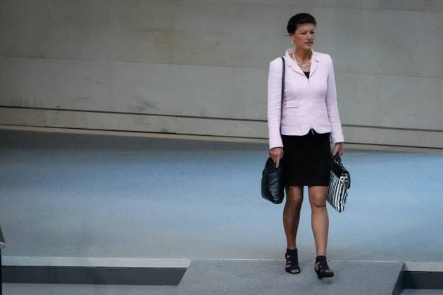 News Themen der Woche KW24 News Bilder des Tages Deutscher Bundestag, 109. Plenarsitzung Dr. Sahra Wagenknecht (Linke) bei betreten des Plenum bei der 109. Sitzung des Deutschen Bundestag in Berlin, 15.06.2023 Berlin Berlin Deutschland *** German Bundestag, 109 plenary session Dr Sahra Wagenknecht Left entering the plenary at the 109 session of the German Bundestag in Berlin, 15 06 2023 Berlin Berlin Germany
