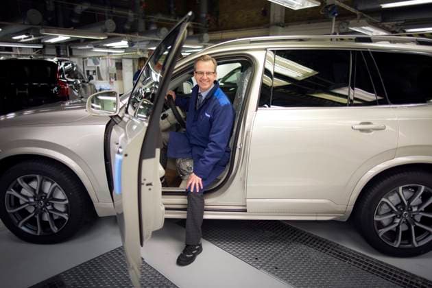GÖTEBORG 20150504 Mikael Damberg, näringsminister (S), pa plats när Volvo Cars startar ett tredje produktionsskift i Torslandafabriken. GÖTEBORG SVERIGE x9200x *** GÖTEBORG 20150504 Mikael Damberg, Minister for Enterprise and Innovation S , on site when Volvo Cars starts a third production shift in the Torslanda factory GÖTEBORG SVERIGE x9200x  Copyright: xBjörnxLarssonxRosvallx xTTx VOLVO CARS TRESKIFT