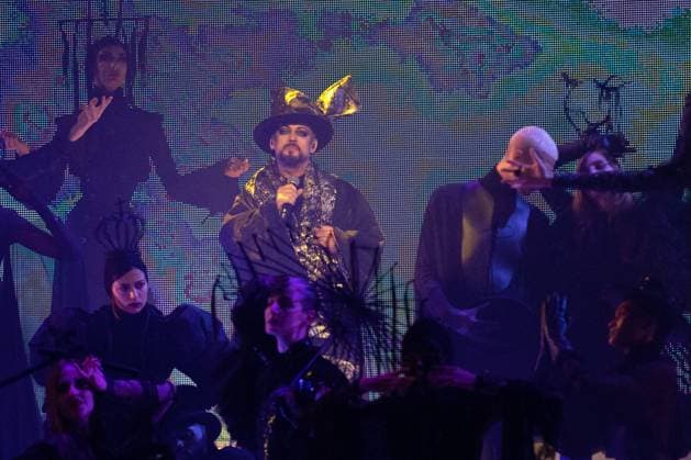 PFW - Jean-Paul Gaultier Runway Boy George performs during the last Jean-Paul Gaultier Haute Couture Spring Summer 2020 show as part of Paris Fashion Week in Paris, France on January 22, 2020. Photo by Aurore Marechal ABACAPRESS.COM Paris Ile de France France  Copyright: xMarechalxAurore ABACAx 717183_044 MarechalxAurore ABACAx 717183_044