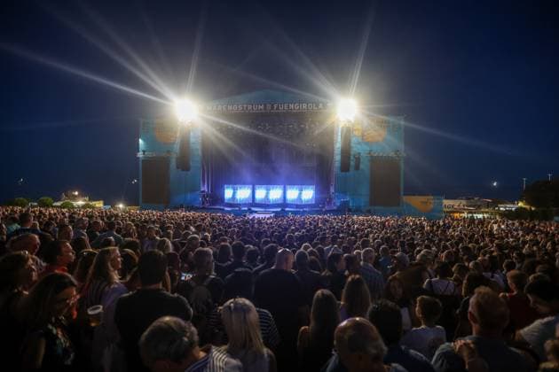 June 15, 2023: June 15, 2023 (Fuengirola, Malaga) Robbie Williams threw a party in Marenostrum for his 25-year career. The Brit showed his showman side with a sold out concert full of continuous nods to the audience and the bandÃ¢â‚¬â ¢s most mythical themes with more than 20,000 spectators. - ZUMAc161 20230615_zap_c161_034 Copyright: xLorenzoxCarnerox