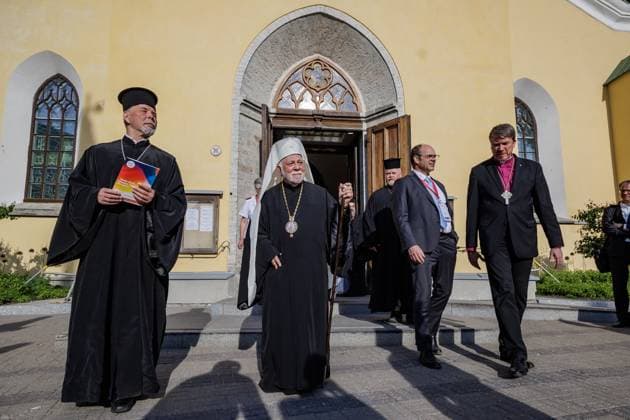 15.06.2023, Tallinn. The Conference of European Churches (CEC) will hold its 16th General Assembly in Tallinn, Estonia, exploring the theme Under God’s blessing – shaping the future . The Assembly is hosted by CEC Member Churches in Estonia, the Estonian Evangelical Lutheran Church and the Orthodox Church of Estonia. CEC is a fellowship of 114 Orthodox, Protestant, Anglican and Old Catholic churches from across Europe, plus more than 40 National Council of Churches and Organisations in Partnership. On the photo Metropolitan Stefanus and Archbishop Urmas Viilma at Kaarli church. Photo Mihkel Maripuu, Postimees Tallinn Harjumaa Estonia 1MM15JUN23P44  Copyright: xMihkelxMaripuux Clergymen