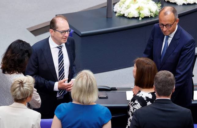 Alexander Dobrindt (CSU), Friedrich Merz, Vorsitzender der CDU CSU-Bundestagsfraktion, Deutschland, Berlin, Reichstag, Gedenkveranstaltung des Deutschen Bundestages zum 70. Jahrestag des Volksaufstandes vom 17. Juni 1953 *** Alexander Dobrindt CSU , Friedrich Merz, Chairman of the CDU CSU Parliamentary Group, Germany, Berlin, Reichstag, Commemoration ceremony of the German Bundestag on the 70th anniversary of the popular uprising of June 17, 1953