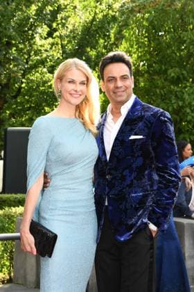 Natascha Grün mit Freund Verleihung des Bayerischen Filmpreis 22 Ehrung, Auszeichnung, Preis Prinzregenten Theater München 16. Juni 2023