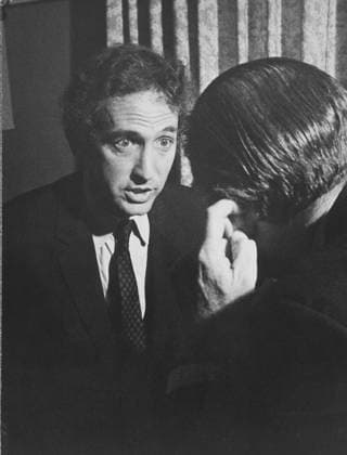 IMAGO History, Vietnamkrieg: 1955-1975 June 23, 1971, Cambridge, Massachusetts, USA: WALTER CHRONKITE exclusive interview of DANIEL ELLSBERG about Pentagon Papers, 1971. Cambridge USA - ZUMAm243 19710623_sha_m243_623 Copyright: xDavidxMarlinx