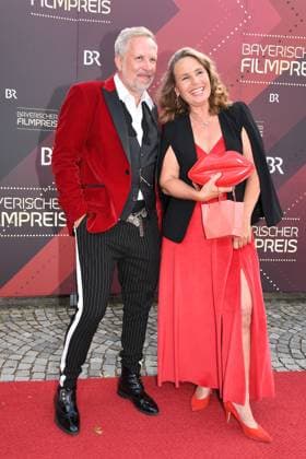 Marie Theres Relin und Sven-Oliver Mueller bei der Verleihung Bayerischer Filmpreis am 16.06.2023 im Prinzregententheater in Muenchen Bayerischer Filmpreis 2023 in Muenchen