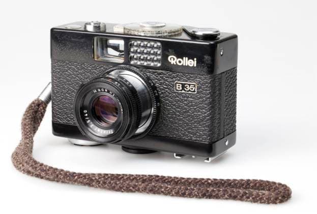 Analogue 35mm film camera Analogue 35mm film camera, Rollei B 35, analoger Fotoapparat, Rollei B 35, Kleinbildkamera Copyright: xZoonar.com Heinz-DieterxFalkensteinx 6475616