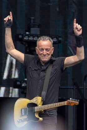 Bruce Springsteen performs at Villa Park Bruce Springsteen and the E-Street Band perform at Villa Park, Birmingham, England, 16th June 2023, Credit:Mike Gray Avalon  Copyright: xMikexGrayx xAvalonx 0783826802