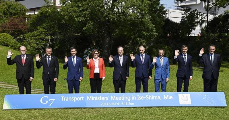 News Themen der Woche KW24 News Bilder des Tages G-7 transport ministers meeting The transport ministers of the Group of Seven countries and Ukrainian Infrastructure Minister Oleksandr Kubrakov (4th from R) pose during a photo session on the second day of a three-day meeting in Shima in Mie Prefecture, central Japan, on June 17, 2023.  A14AA0001591743P