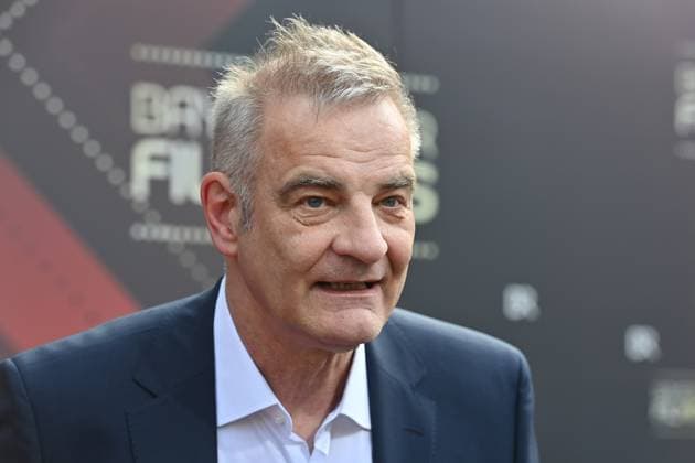 Heinrich SCHAFMEISTER (Schauspieler), Einzelbild,angeschnittenes Einzelmotiv,Portraet,Portrait,Porträt Roter Teppich,Red Carpet,Bayerischer Filmpreis 2023 am 16.06.2023 im Prinzregententheater in Muenchen.