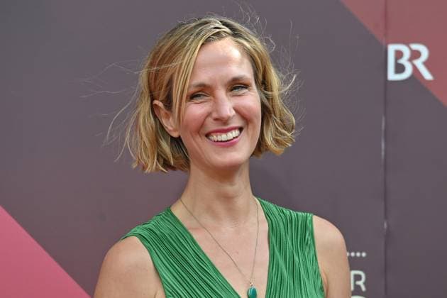 Nathalie Schott (Schauspielerin), Einzelbild,angeschnittenes Einzelmotiv,Portraet,Portrait,Porträt. Roter Teppich,Red Carpet,Bayerischer Filmpreis 2023 am 16.06.2023 im Prinzregententheater in Muenchen.