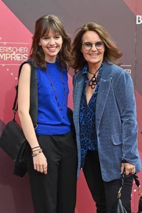 Caroline Link (Regisseurin) mit ihrer Tochter Pauline Link - Roter Teppich,Red Carpet,Bayerischer Filmpreis 2023 am 16.06.2023 im Prinzregententheater in Muenchen.