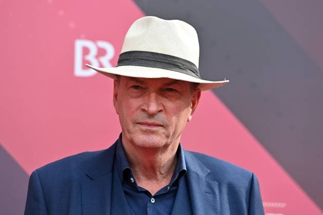 Herbert KNAUP (Schauspieler), Einzelbild,angeschnittenes Einzelmotiv,Portraet,Portrait,Porträt. Roter Teppich,Red Carpet,Bayerischer Filmpreis 2023 am 16.06.2023 im Prinzregententheater in Muenchen.