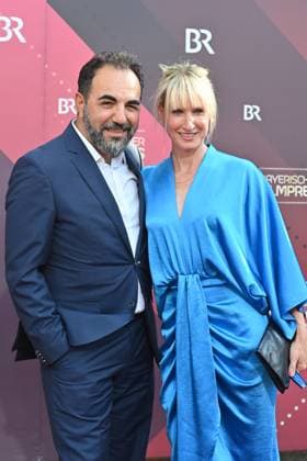 Adnan Maral (Schauspieler) mit Ehefrau Franziska Roter Teppich,Red Carpet,Bayerischer Filmpreis 2023 am 16.06.2023 im Prinzregententheater in Muenchen.