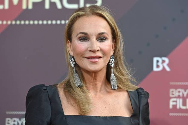 Caroline BEIL (Moderatorin), Einzelbild,angeschnittenes Einzelmotiv,Portraet,Portrait,Porträt. Roter Teppich,Red Carpet,Bayerischer Filmpreis 2023 am 16.06.2023 im Prinzregententheater in Muenchen.