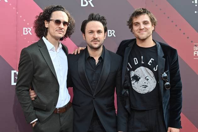 v.li: Dimitrij Schaad ,Alex Schaad und Jonas DASSLER. Roter Teppich,Red Carpet,Bayerischer Filmpreis 2023 am 16.06.2023 im Prinzregententheater in Muenchen.